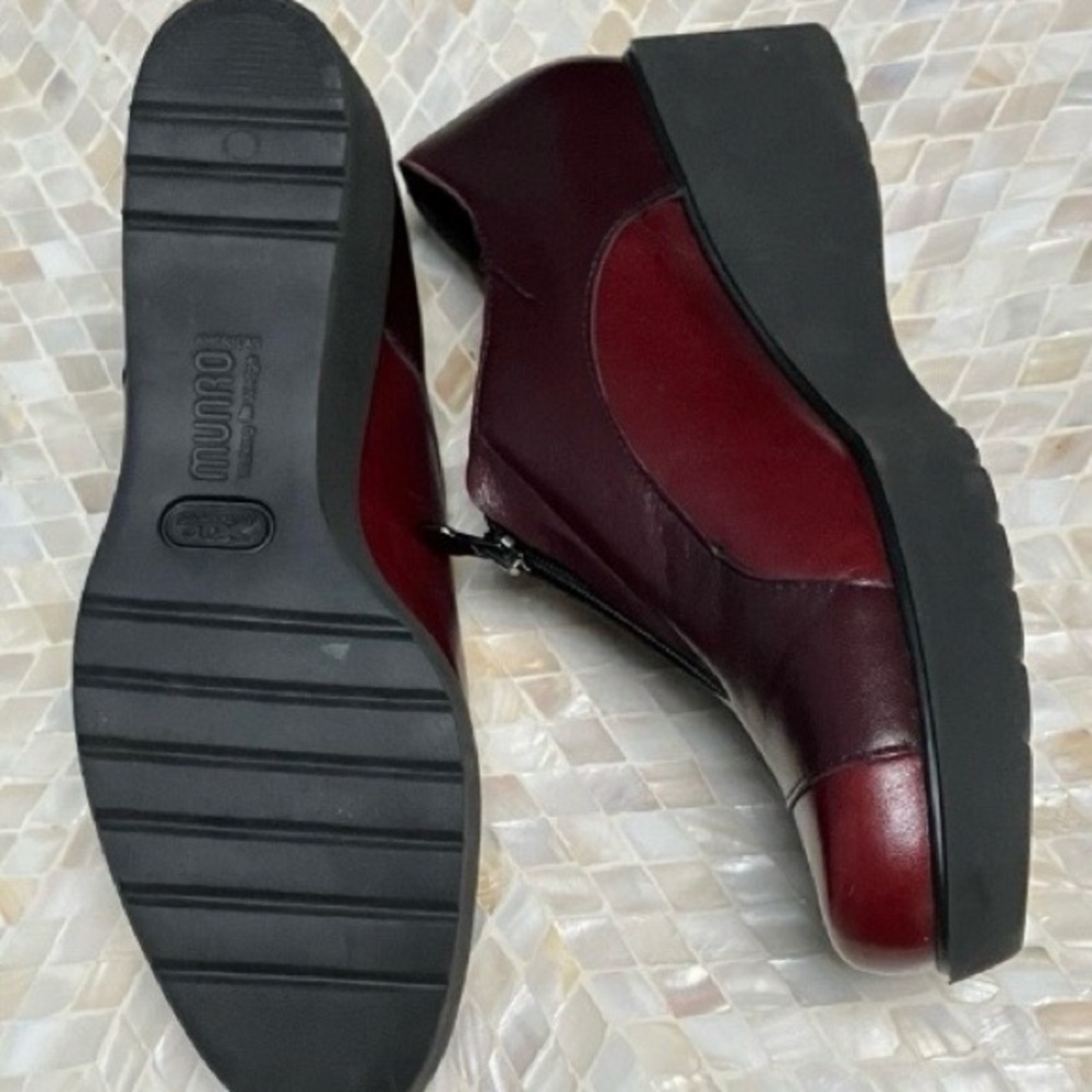 Burgundy Leather Wedge Walking Shoes by Munro American Women 7.5 M Front Top Zip